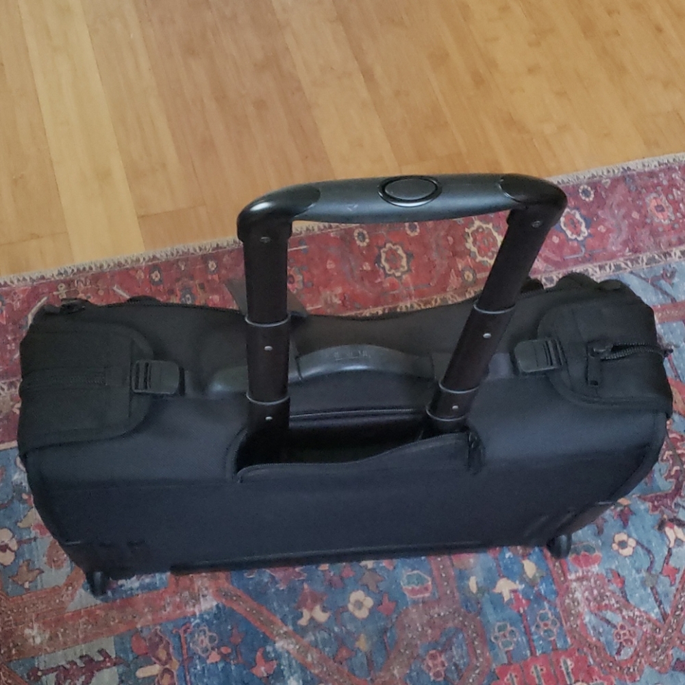 Alpha 2-Wheeled Carry-On Garment Bag 22" 22033 - Picture 2 of 8